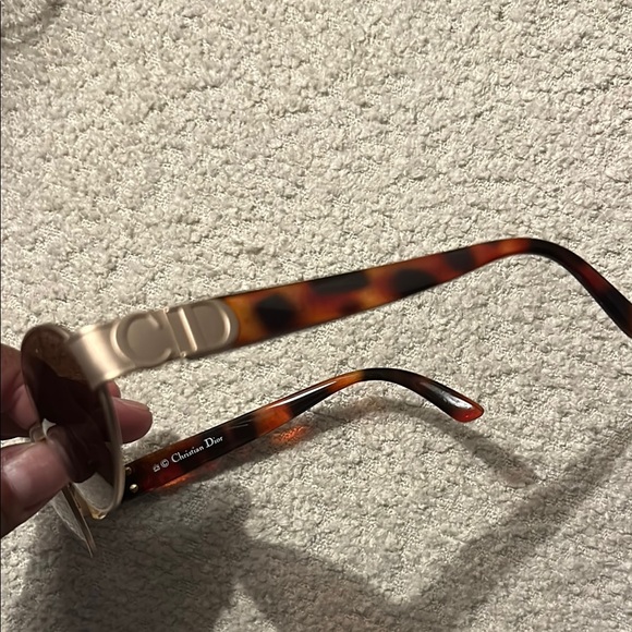 Dior Accessories - Dior Brown Tortoiseshell Sunglasses with Classic Design🥳🥳❌❌